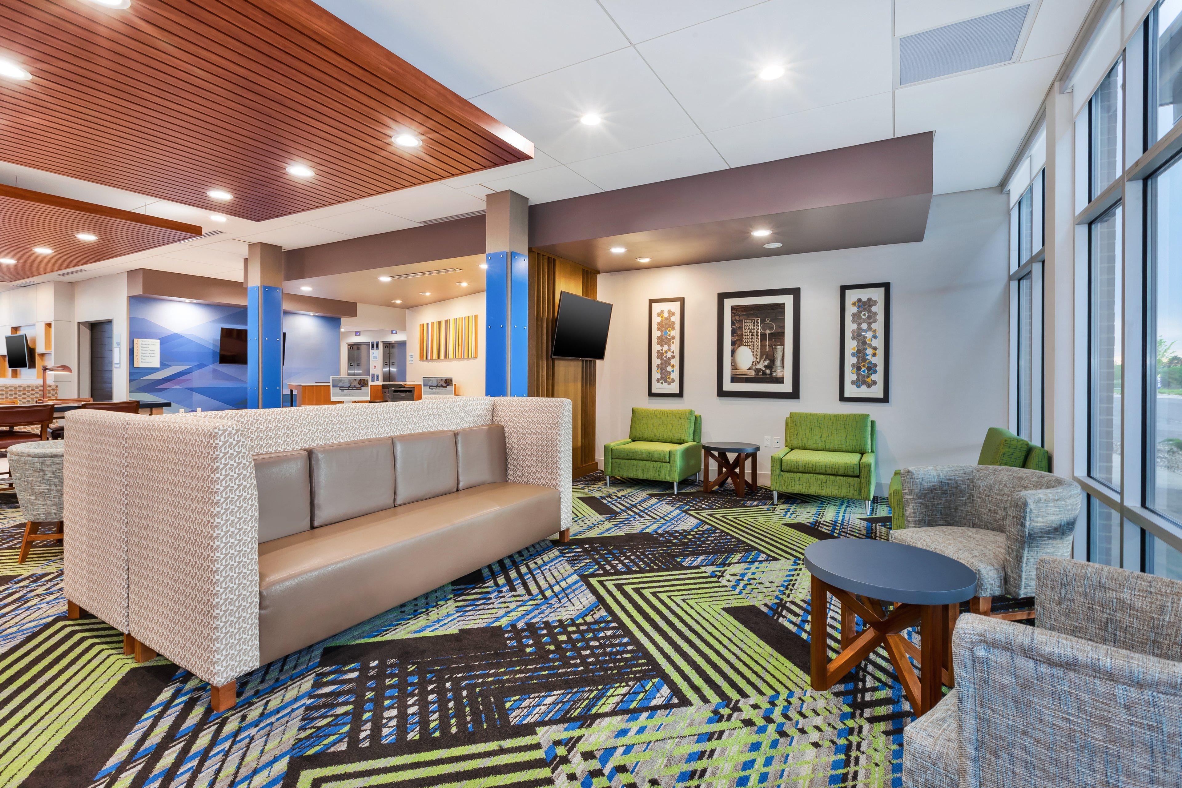 Holiday Inn Express & Suites - Grand Rapids Airport - South By Ihg Exterior photo