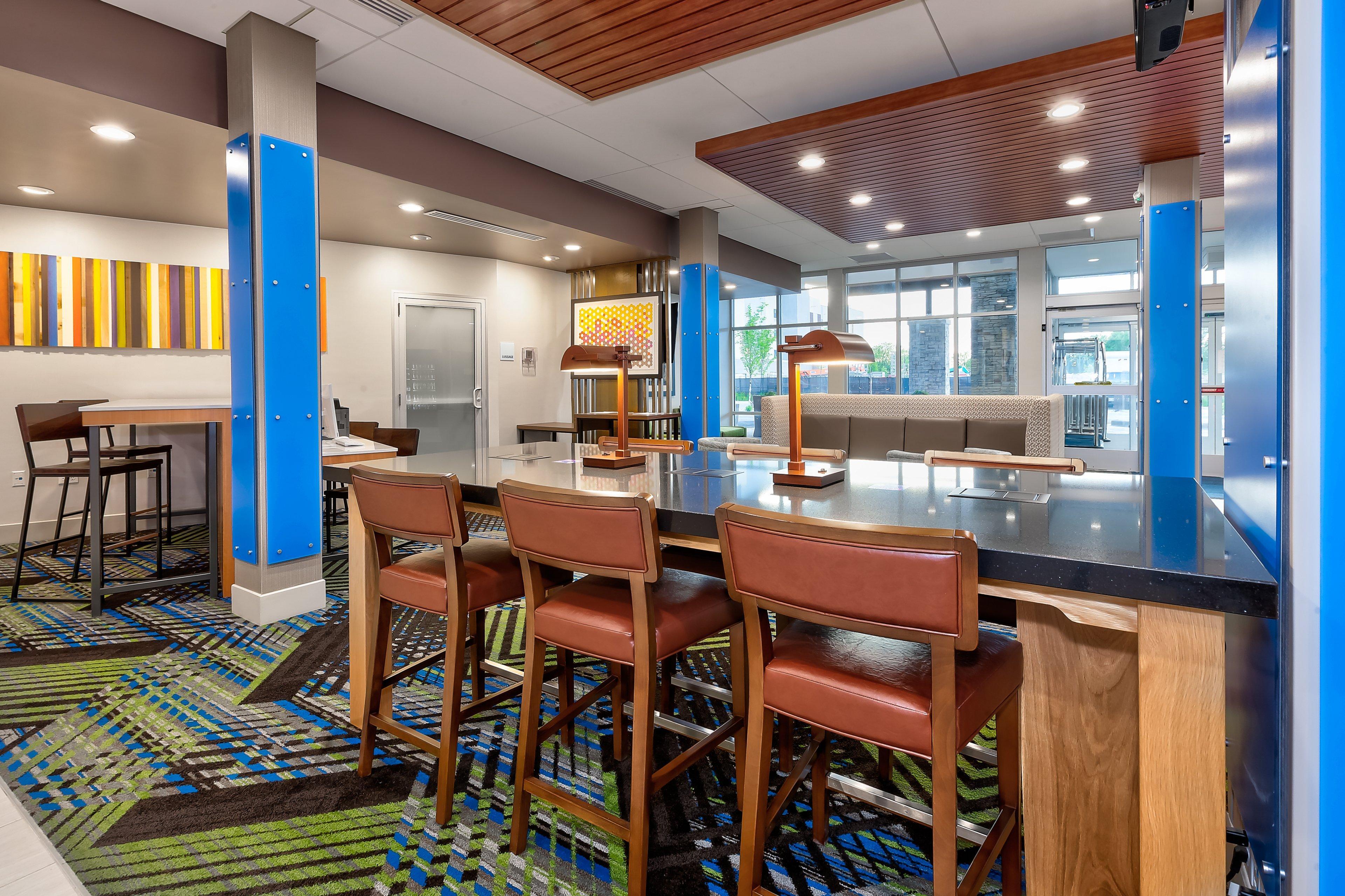 Holiday Inn Express & Suites - Grand Rapids Airport - South By Ihg Exterior photo
