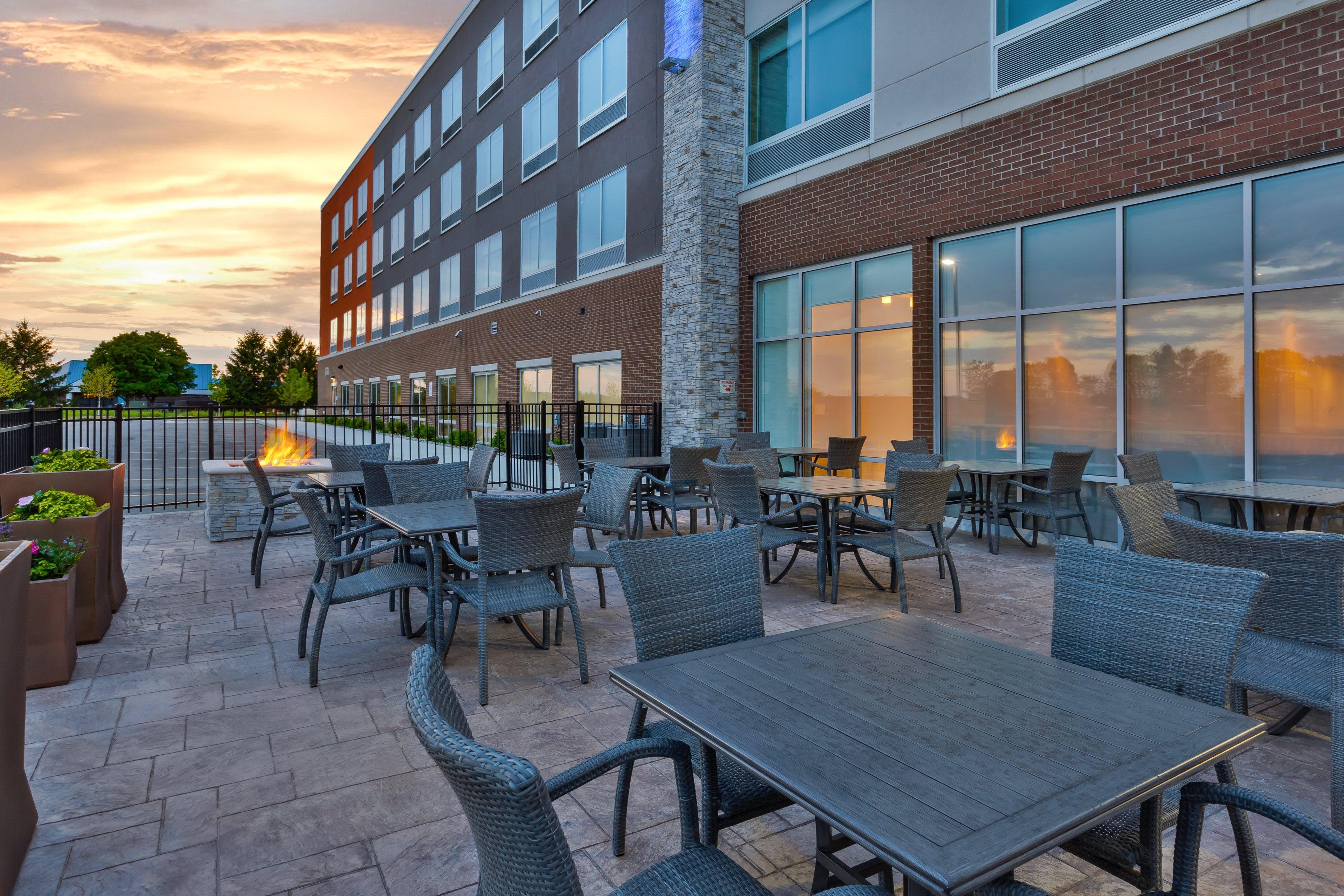 Holiday Inn Express & Suites - Grand Rapids Airport - South By Ihg Exterior photo