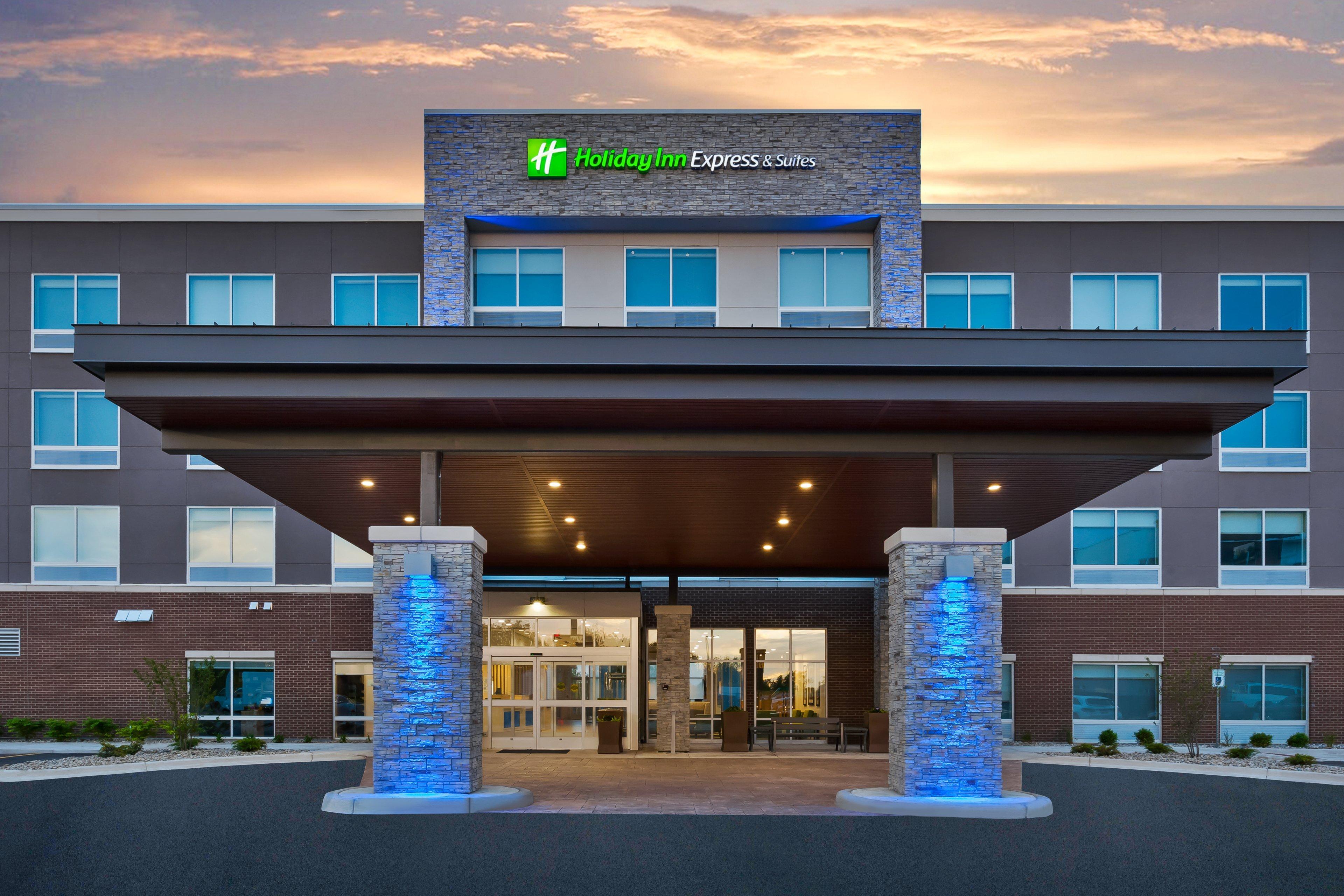 Holiday Inn Express & Suites - Grand Rapids Airport - South By Ihg Exterior photo