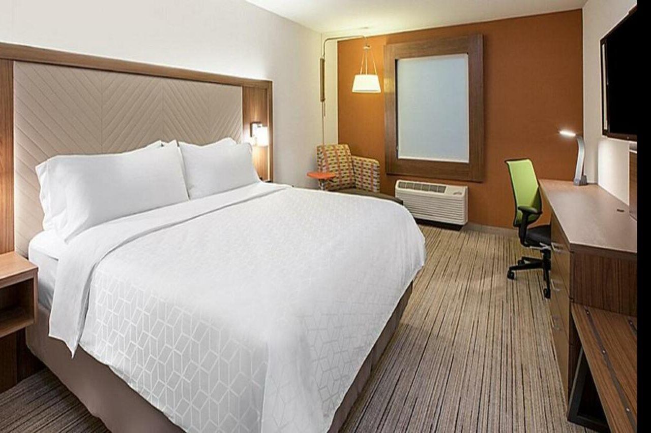 Holiday Inn Express & Suites - Grand Rapids Airport - South By Ihg Exterior photo